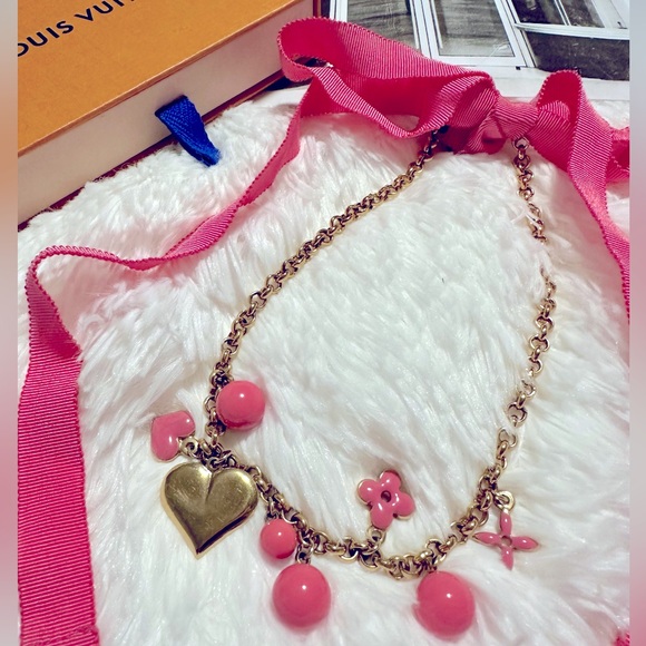 LOUIS VUITTON Enamel Sweet Monogram Necklace! - Picture 6 of 16